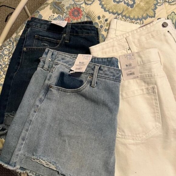 New with Tags 4 Pairs Jean Shorts - Picture 3 of 4
